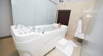 Специальное предложение - Стандартный двухместный номер с 1 кроватью или 2 отдельными кроватями в Гостинице Парк Отель Грумант